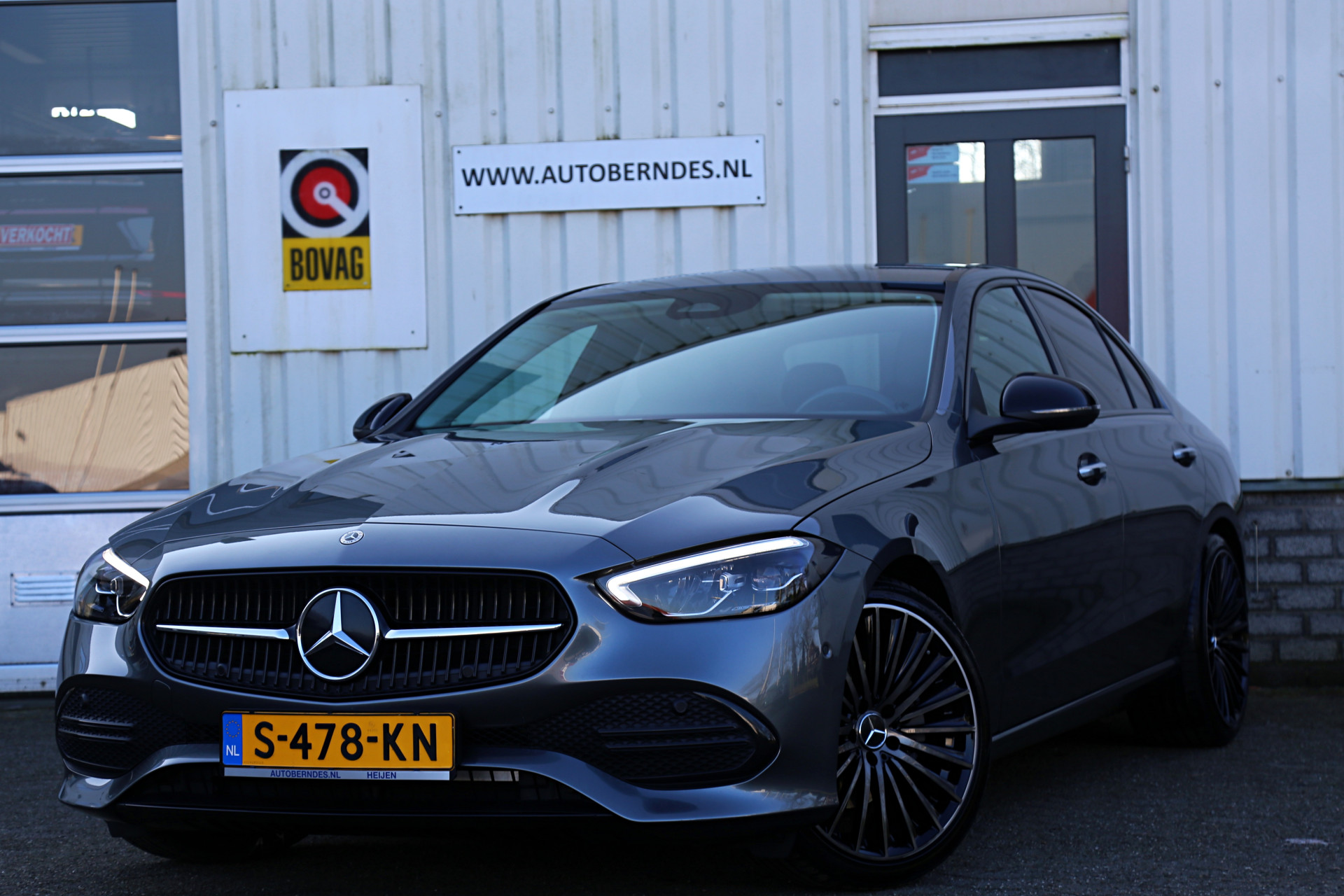 43245690-0.jpg