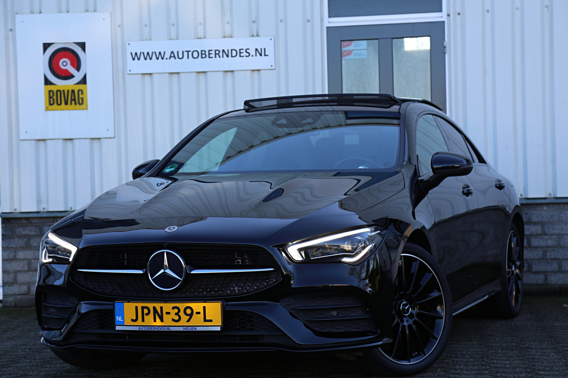 49617638-0.jpg